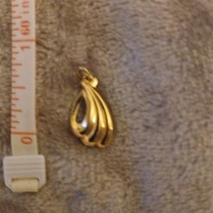 Gold-Tone Teardrop Pendant Necklace Accent - Unbranded
